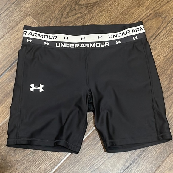 Under Armour Kids Heat Gear Armour Bike Shorts YXL NWT - Picture 1 of 5